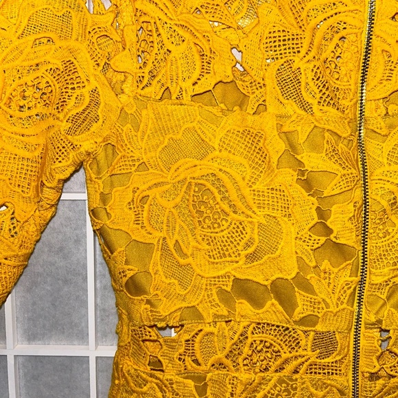 Lulus lace midi dress - Picture 5 of 10